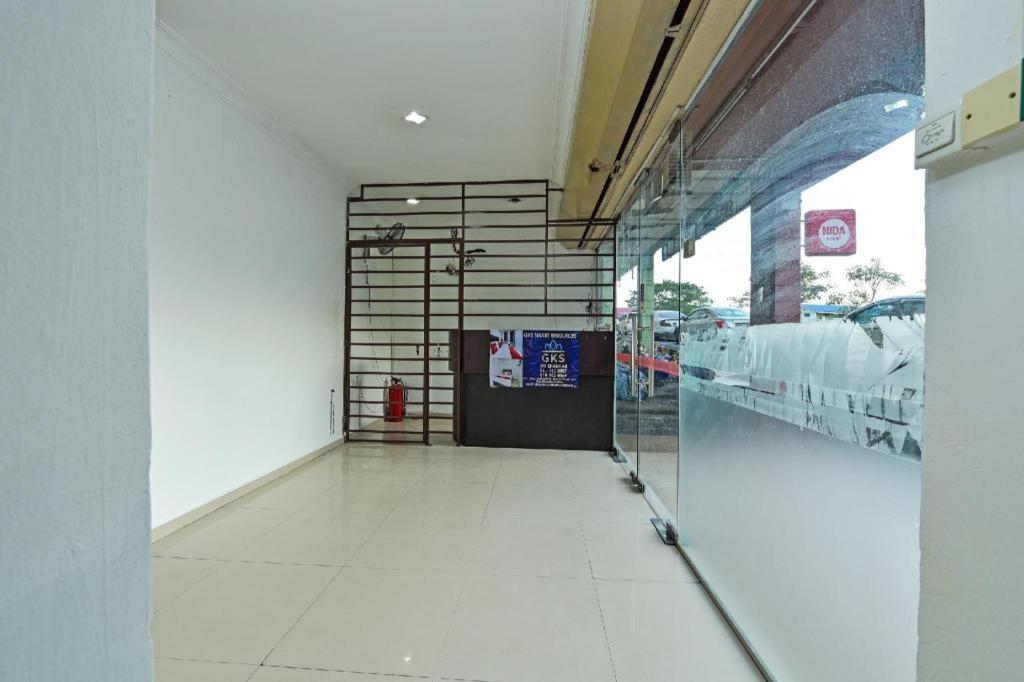 Oyo 90892 L&E Hotel Seremban Exterior foto